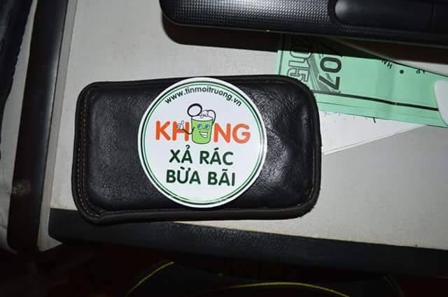 Hội[-]viên[-]CLB[-]bệnh[-]nhân[-]hô[-]hấp[-]TPHCM[-]tham[-]gia[-]dán[-]sticker[-]"Không[-]xả[-]rác[-]bừa[-]bãi